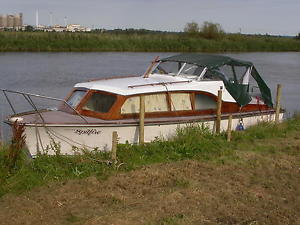Elysian 27 Rare mahogony finished top version with perkins marine diesel