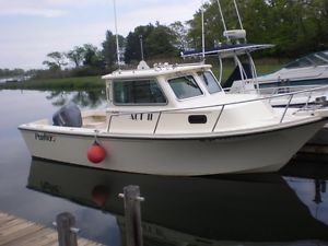 Parker 2120 Sport cabin boat with motor and trailer