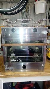 Maxie gimbaled fuel oven for sailing boat