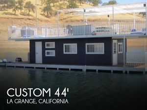 2000 Custom 30' / 44' Houseboat Used