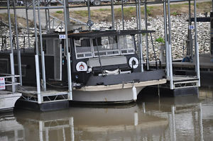 43 ft. fiberglass houseboat