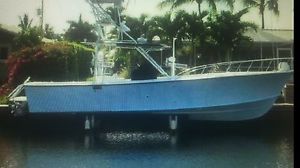 2001 DORADO CENTER CONSOLE