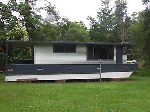 houseboat