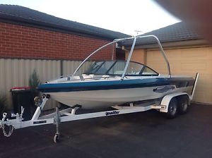 Ski boat,wakeboard boat malibu open bow walk through fresh water only 178 hours!