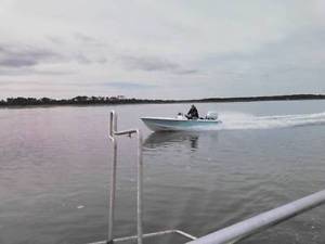 1979 Hewes Redfisher 18 image 1