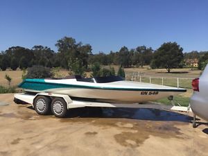 2003 Sleekline Boat