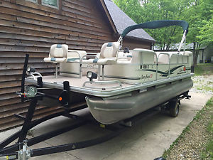 2011 Sun Tracker Party Barge