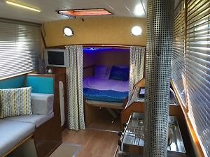 Designer Canal Widebeam Barge diesel Motorboat liveaboard in London, ready to go