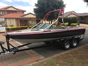 SKI BOAT