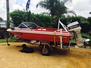 Ski boat