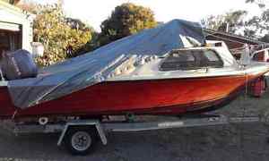 1985 Mustang Boat
