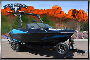 2015 Axis Wakesurf Wakeboard Boat Like New
