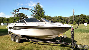 2000 Four Winns Horizon 210