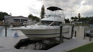 1996 Bayliner 2858 Express Command Bridge