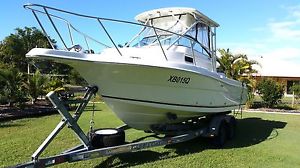 Robalo 24ft Fishing boat with Hardtop