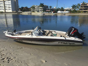 1999 model 5.4m Procreant  Crossover Tournament Boat