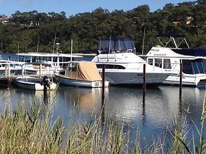 Used 1998 Carver Yacht 310 Santego Flybridge for Sale $58,000