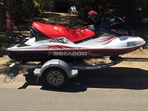 JET SKI SEADOO SEA DOO 215 WAKE 2009 MODEL WITH 91 HOURS ONLY MAKE AN OFFER