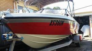 5.15m Fibreglass Runabout motorboat boat with 100ph Mercury Outboard & Trailer