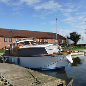 CLASSIC THAMES CRUISER A REAL HEAD TURNER