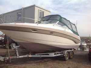 Larson 235 Hamilton express cruiser / power boat / sports boat