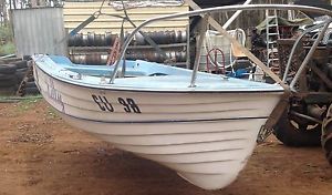 Stylecraft 15 ft fibreglass boat