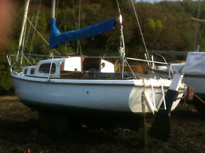 Halcyon 23ft yacht