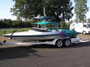 Ski boat Skiline Spirit Centremount classic ski boat