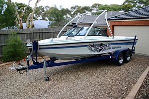 SANGER DLX open bow ski / wake boat. {like Mastercraft Malibu Tige Centurion}