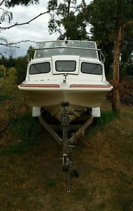 SWIFT CRAFT HALF CABIN BOAT 115 EVINRUDE ENGINE