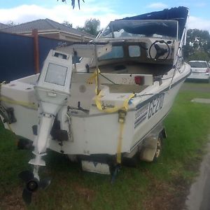 Unicorn 4.5m Half Cab floor and transom have been repired 70Envirude not running