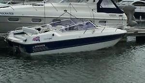 BOAT FLETCHER 210 ARROWBOLT MERCRUISER 350 MAG