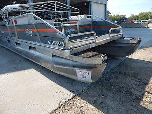 1986 Sun Tracker Party Barge 24