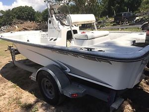 2004 Kenner 18 center console
