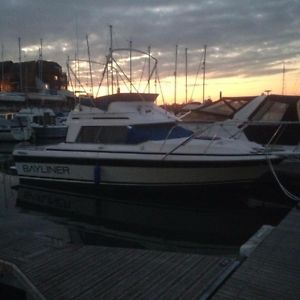 Bayliner 2556 fly bridge poss px / swap try me