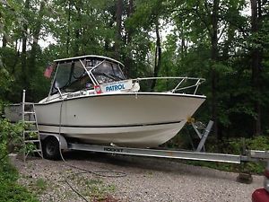 2004 Carolina Classic Carolina Classic 25 Ft Open Fisherman with cuddy cabin