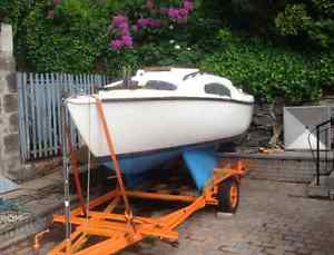 Silhouette MK III 17ft yacht with: trailer, dinghy, 2 outboards and more