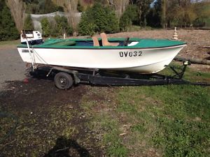 Boat, fiberglass bellboy runabout
