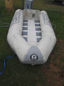 INFLABLE BOAT