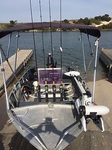 Quintrex 4.2 Dory Centre Console