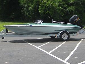 1980 Glastron cvx 16