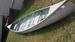 Canoe 17' smoker craft