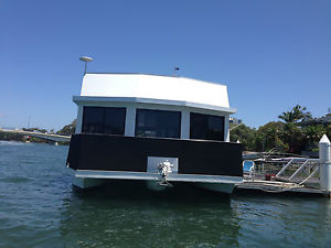 houseboat