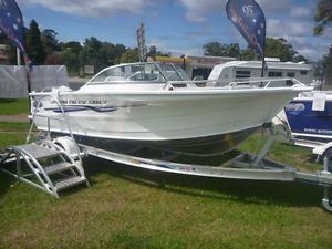 QUINTREX 490 CRUISEABOUT