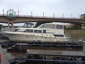 1986 Chris Craft Catalina 381