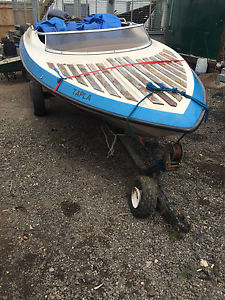 dateline speed boat rivver boad evinrude 9.9hy engine