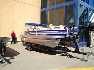 Sun Tracker 2015 22' Pontoon,90 hp,trailer