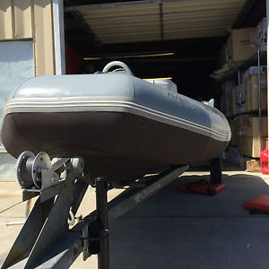 97' Avon RIB  with 30hp Suzuki 2 stroke engine, fully loaded and MINT