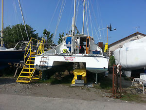 houseboat cataraman