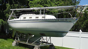 1981 Hunter 25' Fixed Keel Sailboat w/ Sails & Cradle Inc. - Very Nice Condition